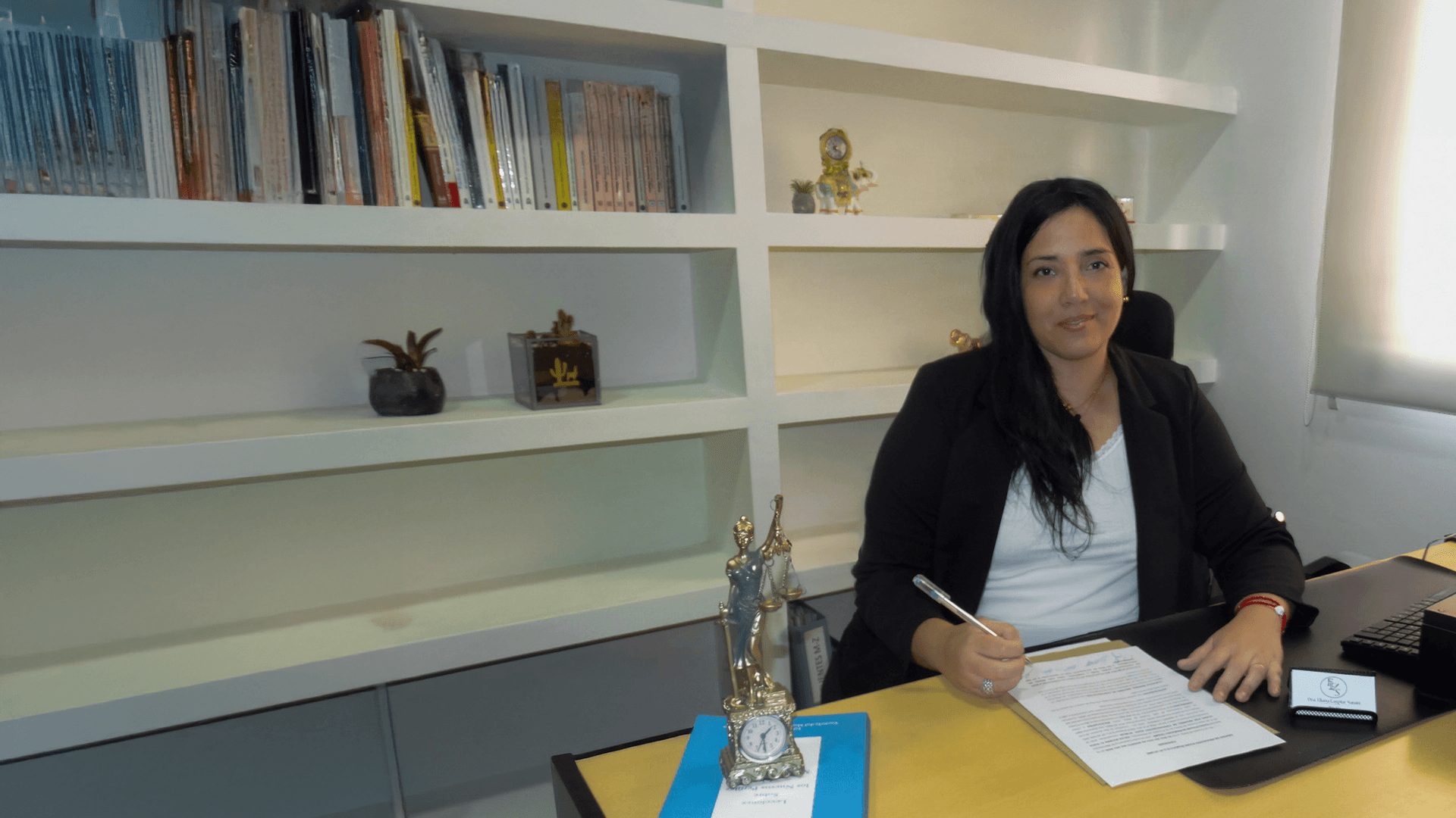 Eliana Laspiur Sarain en su estudio jurídico en Salta